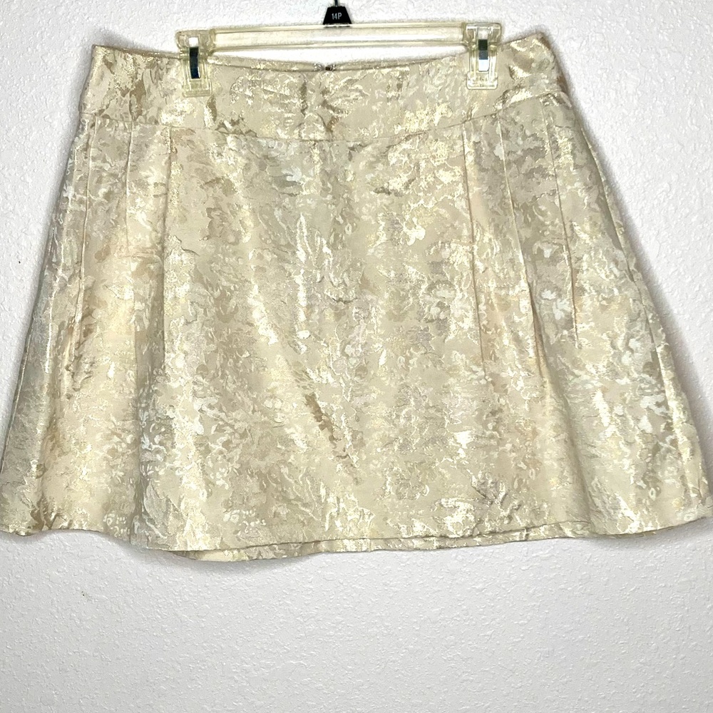 Jennifer López Cream Skirt w/ Pockets